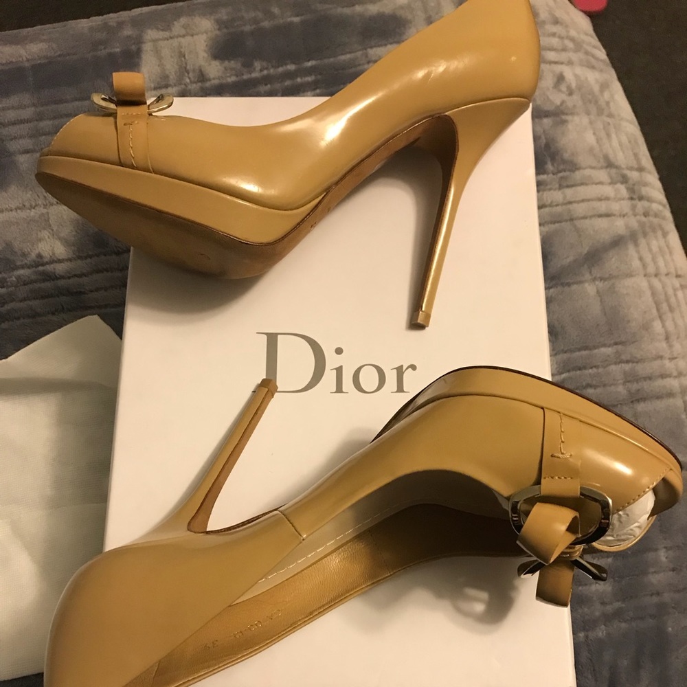 Dior open toe heely pumps